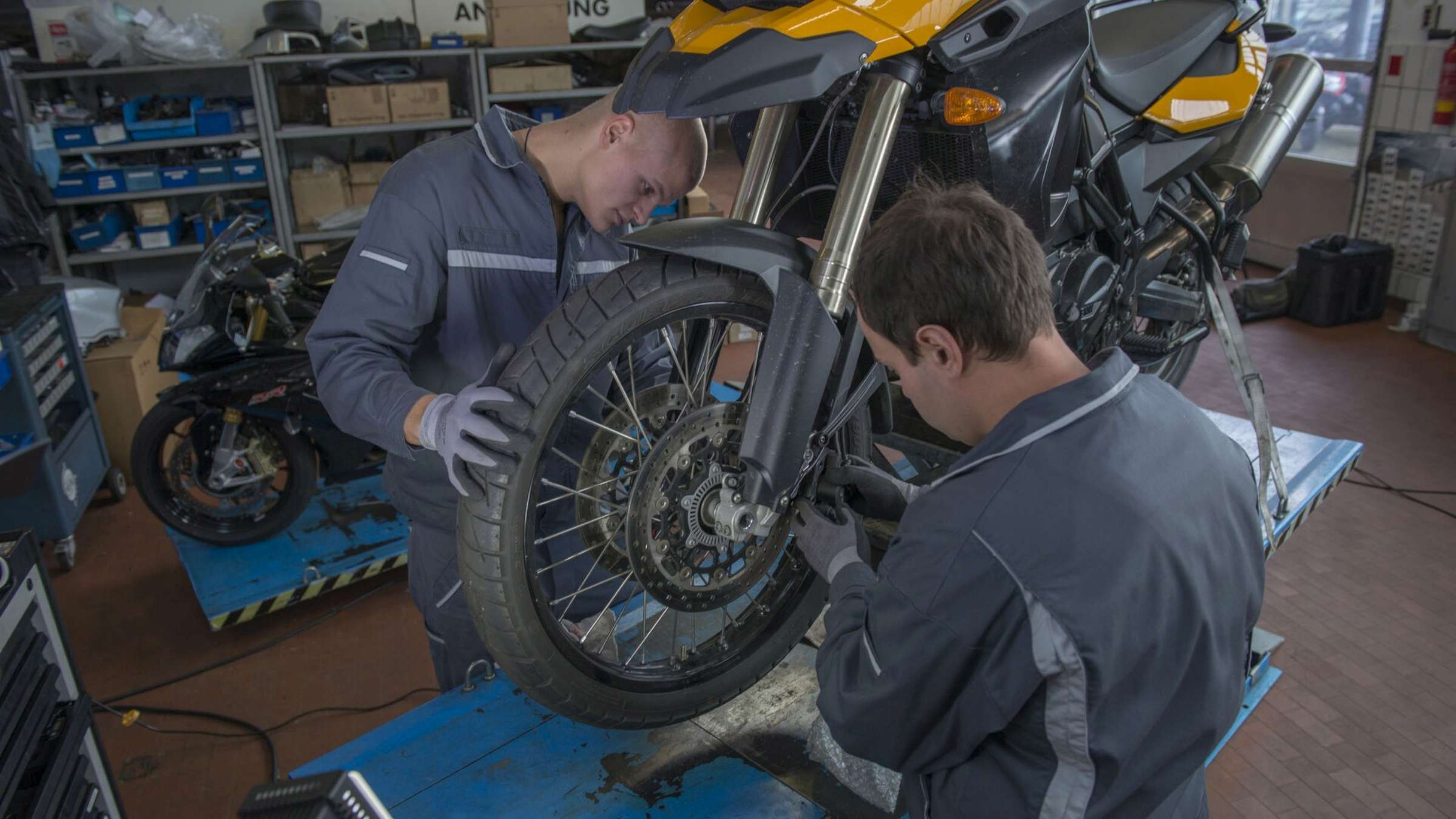 Durchstarten mit Praxis: Unterstufen der Zweijährigen Berufsfachschule für Technik sammeln starke Erfahrungen im zweiwöchigen Praktikum